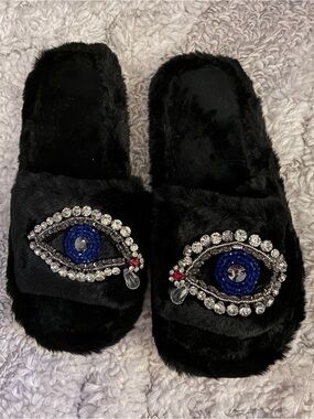 BNWOT Size 10 Plush Evil Eye Fluffy Indoor Slip-On Slippers with Rhinestones